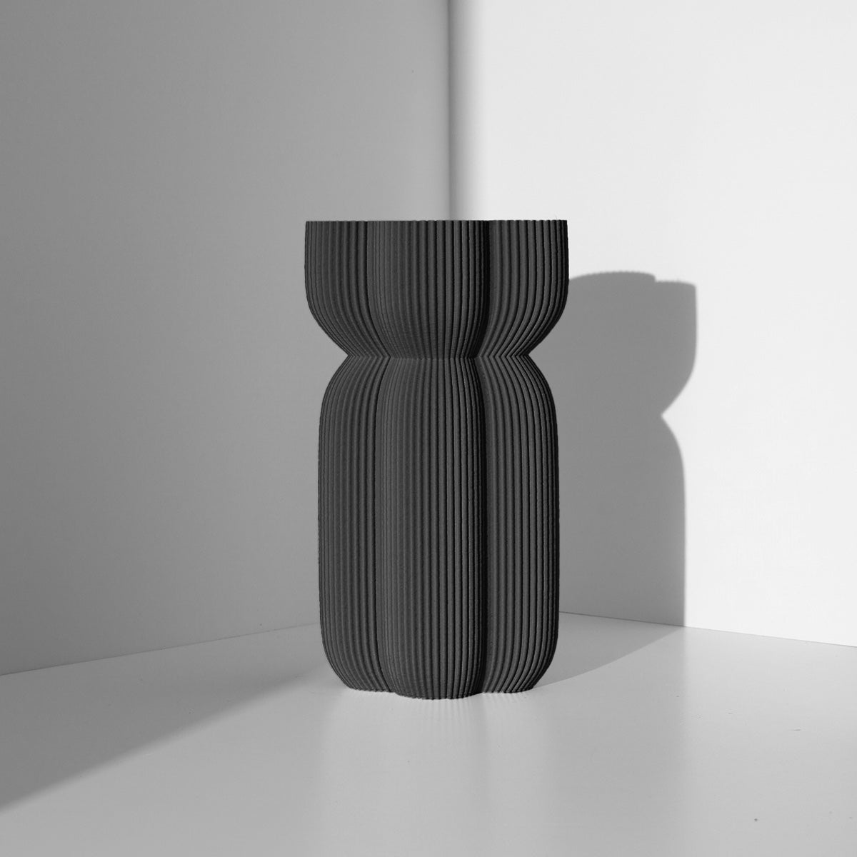 Caribe Vase - Vessela -Medium Black