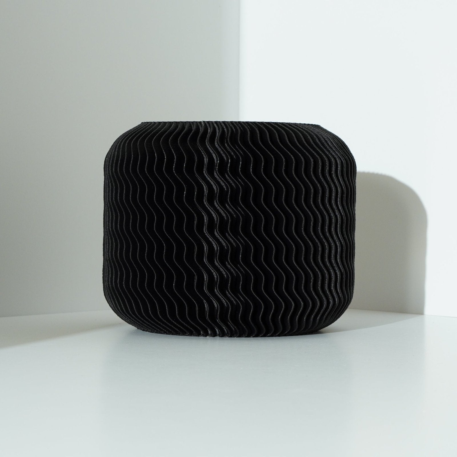 220mm Black Malibu Planter - Vessela