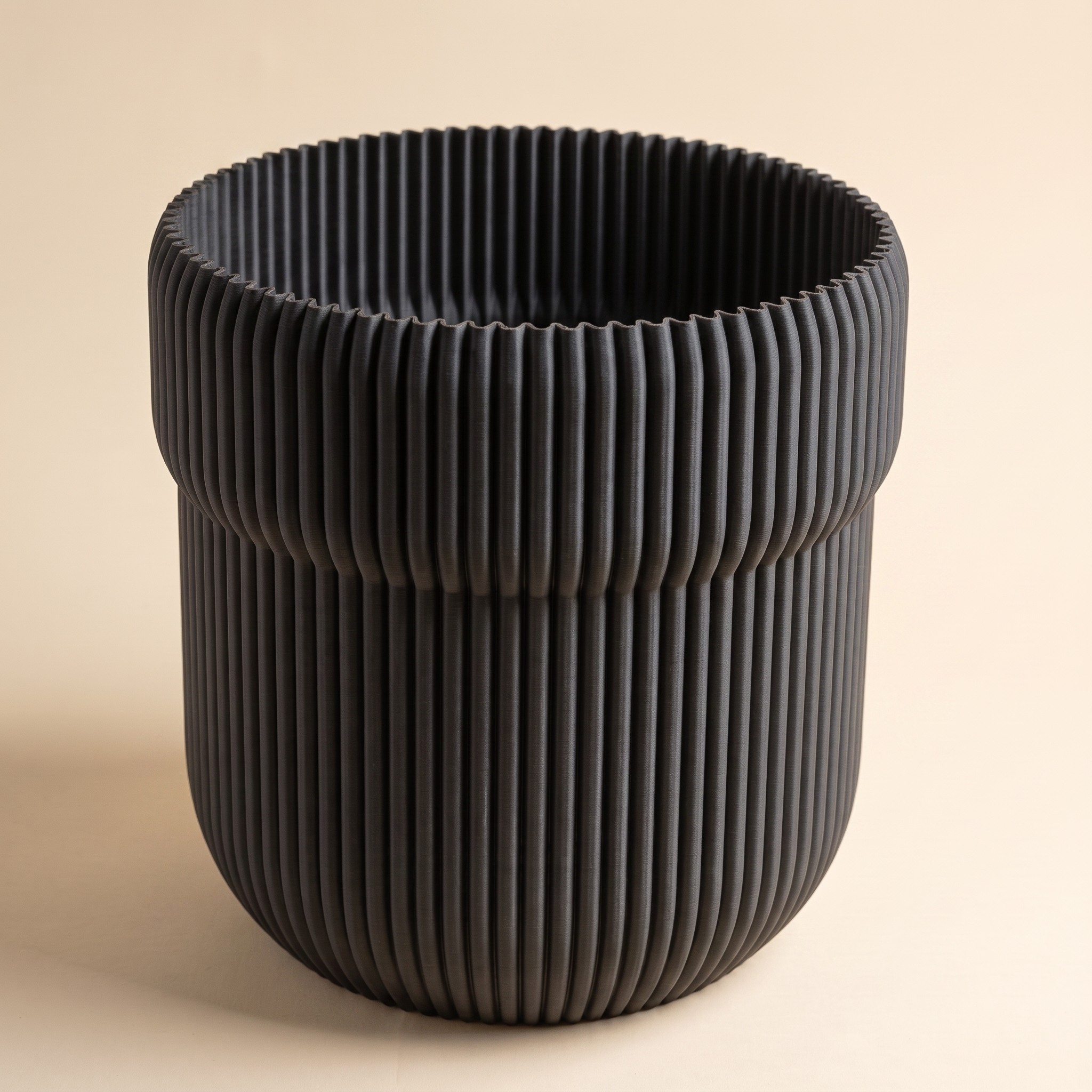Truco Planter Black
